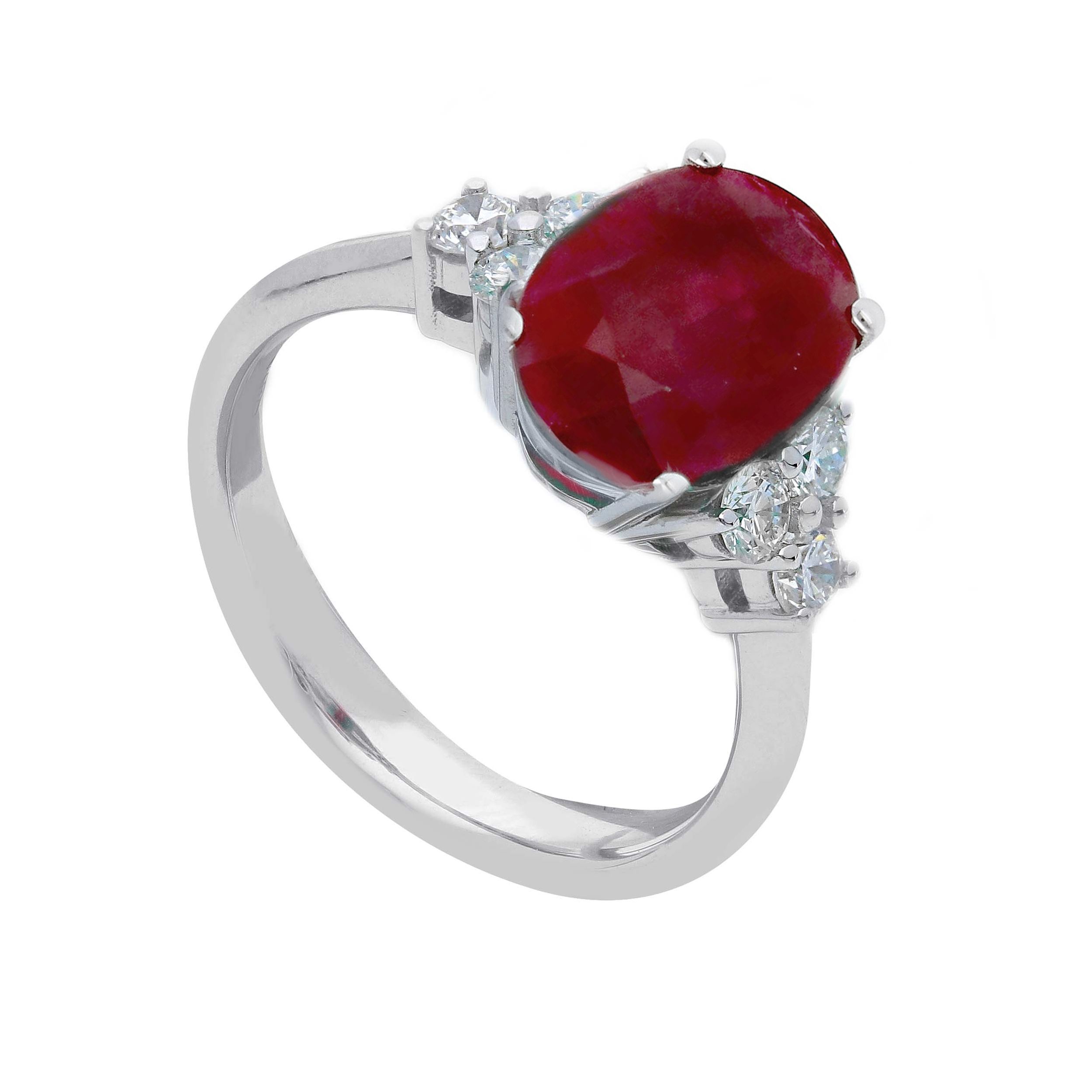 Anello rubino naturale Burma con diamanti