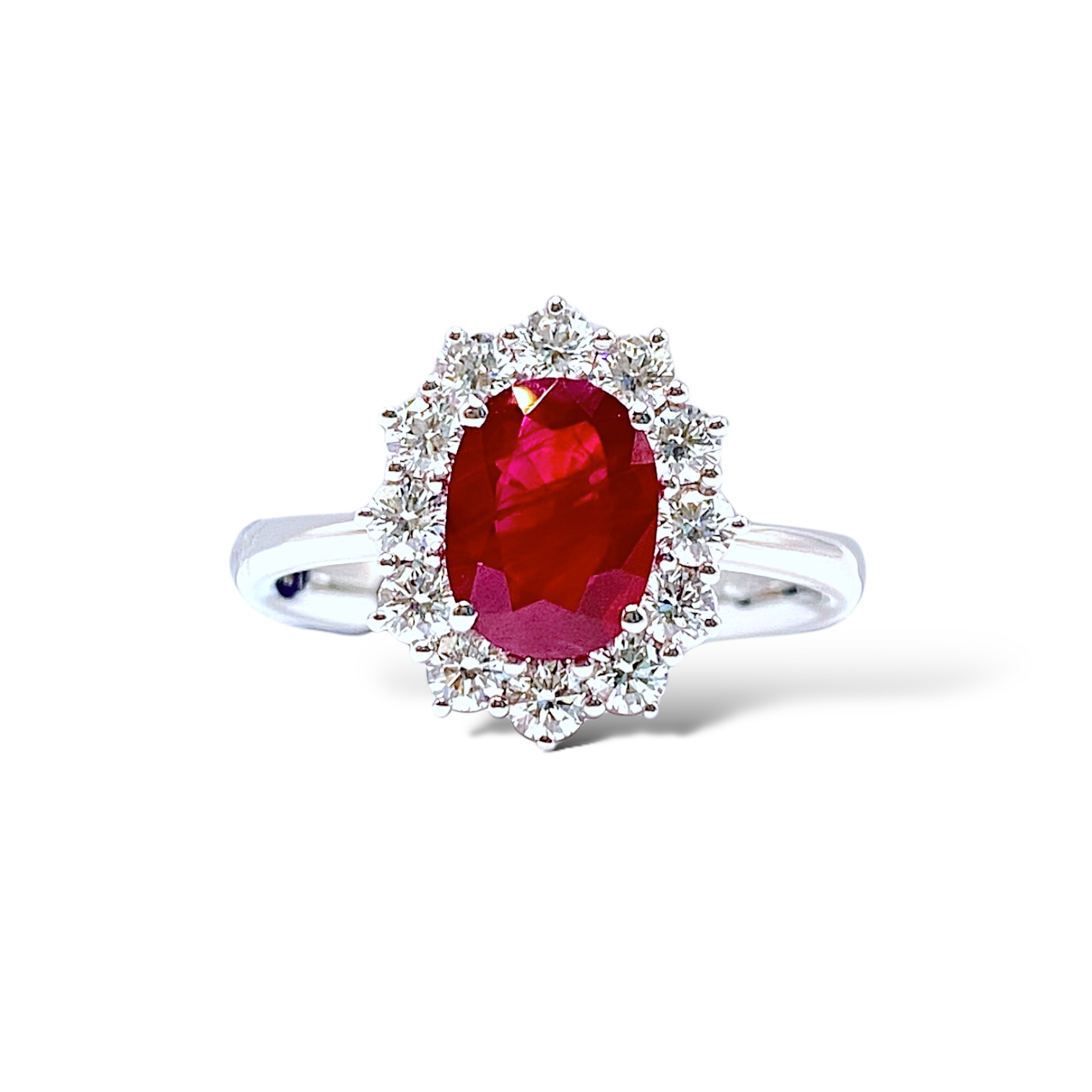 Anello classic oro bianco Rubino ovale e diamanti naturali