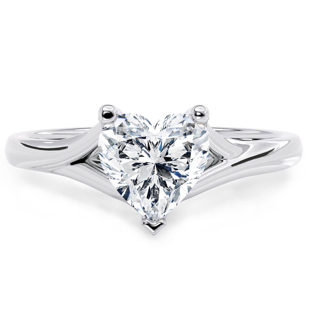 Solitario “Betty” – Diamante Lab a forma di Cuore e Montatura in Platino (950)