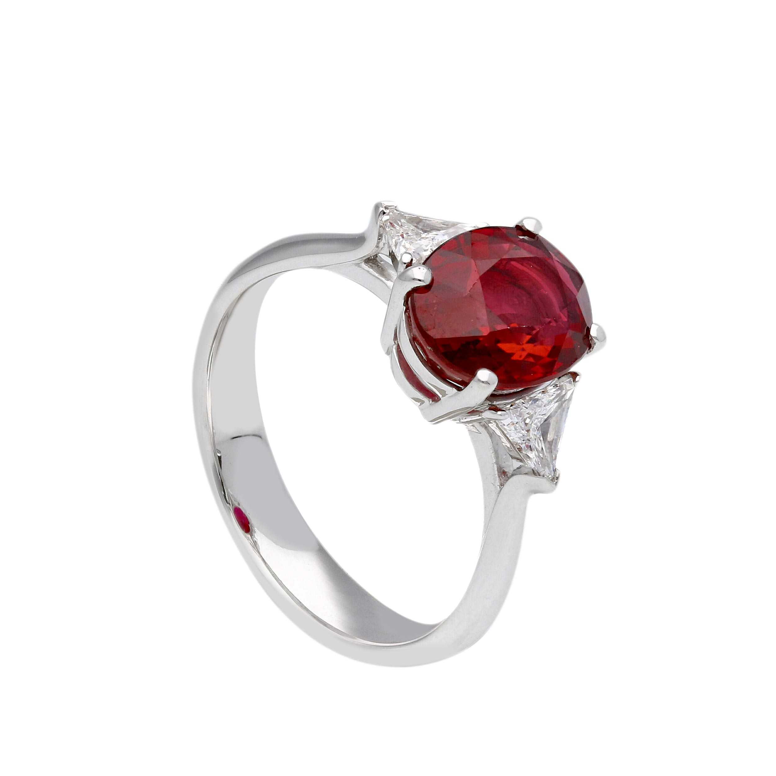 Anello rubino naturale con diamanti [ oro bianco]