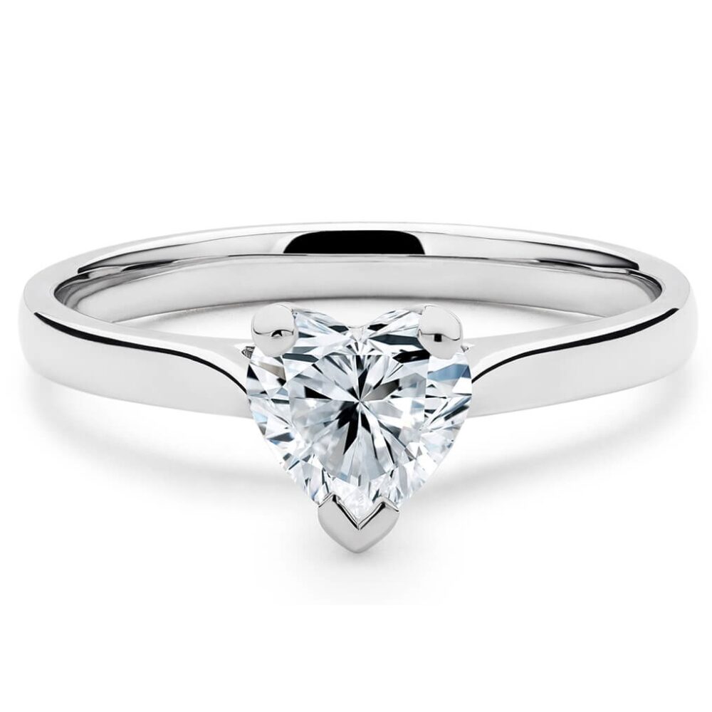 Solitario “Pretty” – Diamante Naturale a forma di Cuore e Montatura in Oro Bianco 18 kt